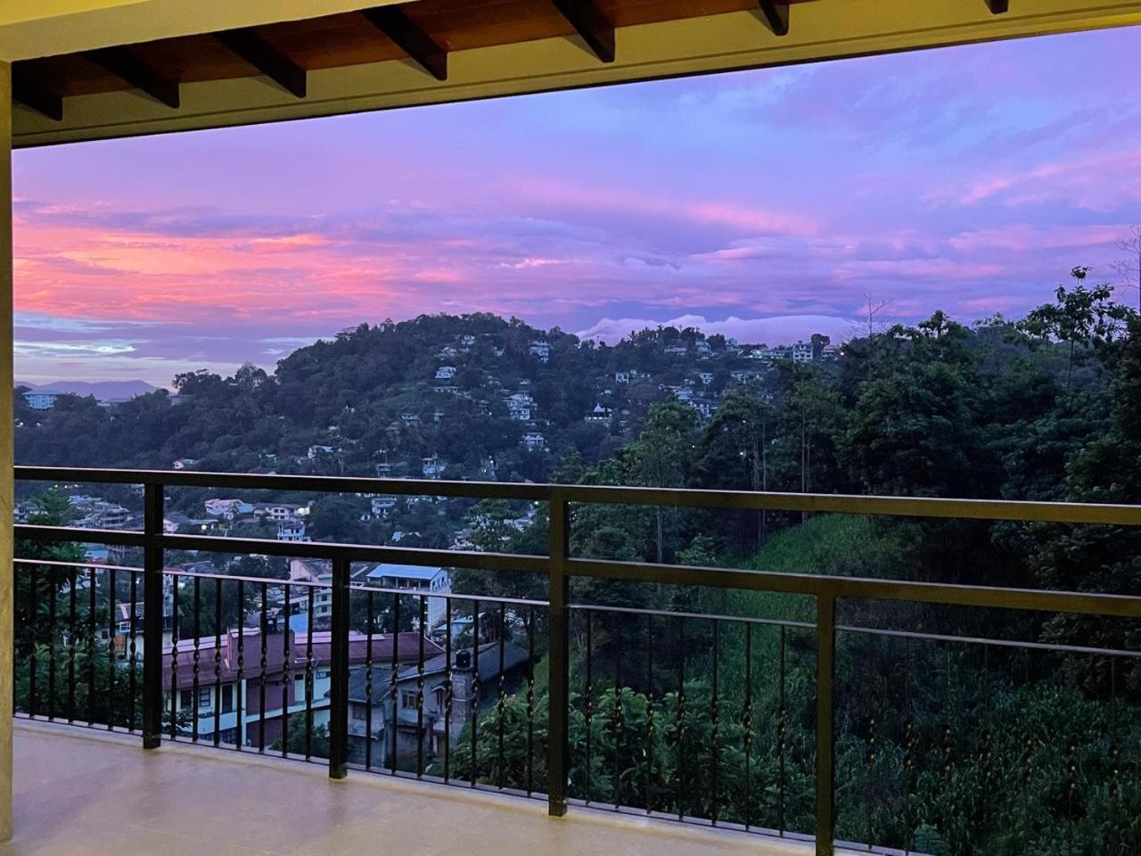 Lush Breeze Hotel Kandy Exterior photo
